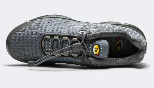 Nike Air Max Plus VII Sneakers – Smoke Grey / Metallic Silver / Iron Grey