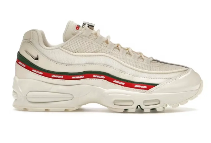 Nike x Undefeated Air Max 95 SP Sneakers – Sail / Green / Red